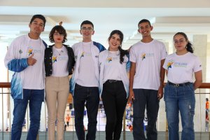 Lee más sobre el artículo Jóvenes destacados en Olimpiada Mundial de Astronomía comparten alegría por objetivos alcanzados