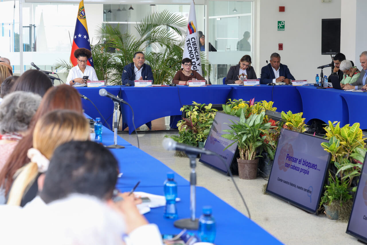 Lee más sobre el artículo Viceministro William Castillo presenta avances de la política antibloqueo en sector científico venezolano