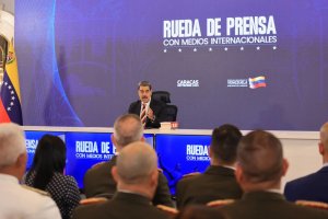 Lee más sobre el artículo Presidente Maduro alerta que ocho buques de guerra estadounidenses están apuntando contra Venezuela