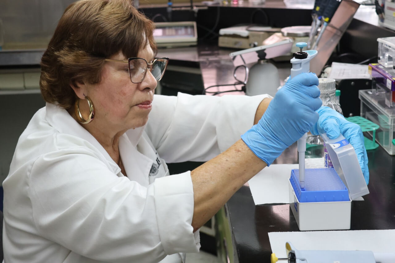 En este momento estás viendo Biólogos del laboratorio de estudios moleculares del IDEA detectan mutaciones causantes de fenilcetonuria