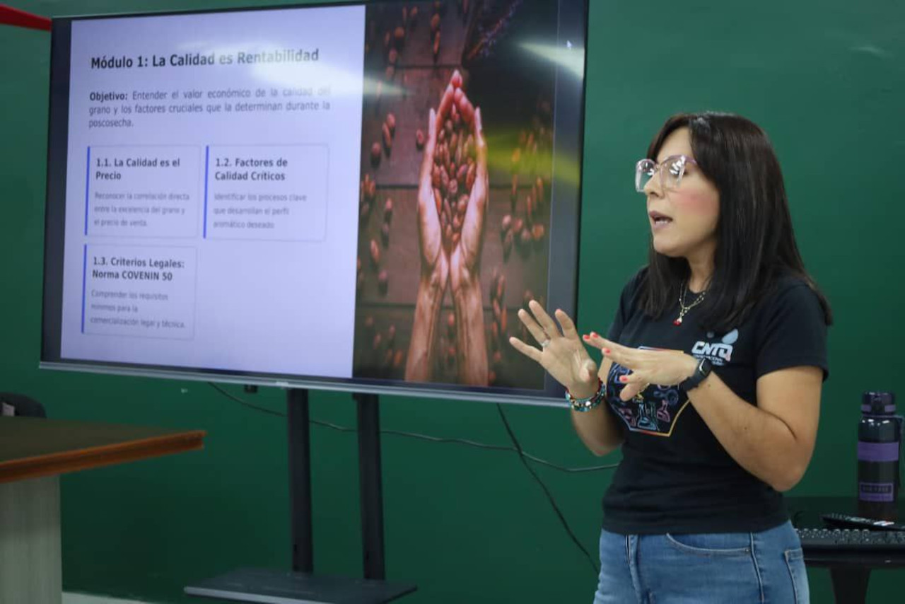 Lee más sobre el artículo La ciencia al servicio del cacao: Mincyt impulsa formación de calidad postcosecha para productores de Miranda