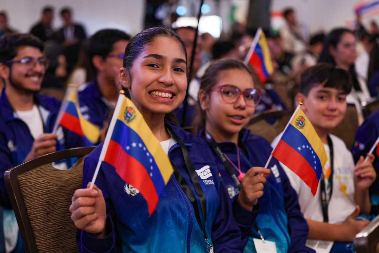 Lee más sobre el artículo Ministra Gabriela Jiménez Ramírez celebra participación de Venezuela en la Olimpiada Mundial de Robótica