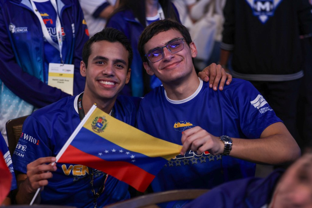 Venezuela conquista oro, plata y bronce en la Olimpiada Mundial de Robótica 2025 en Singapur