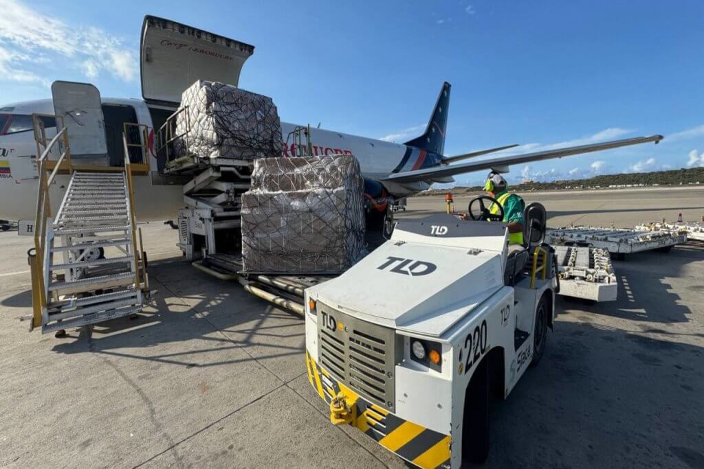 Arriba a Venezuela cargamento con insumos para atender a pacientes con enfermedad renal tras bombardeo de EE.UU.