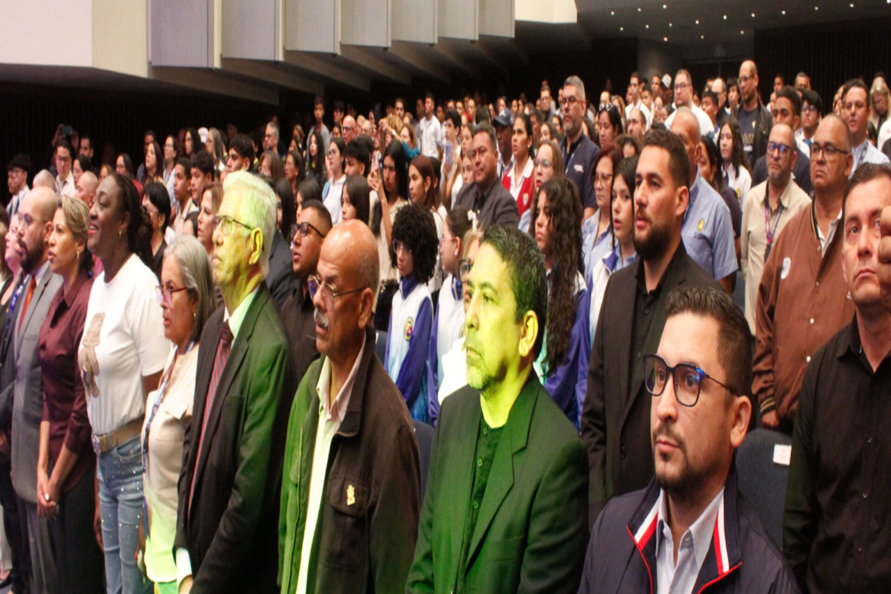 Lee más sobre el artículo Semilleros Científicos del Zulia reciben Orden Dr. Humberto Fernández-Morán por su excelencia académica