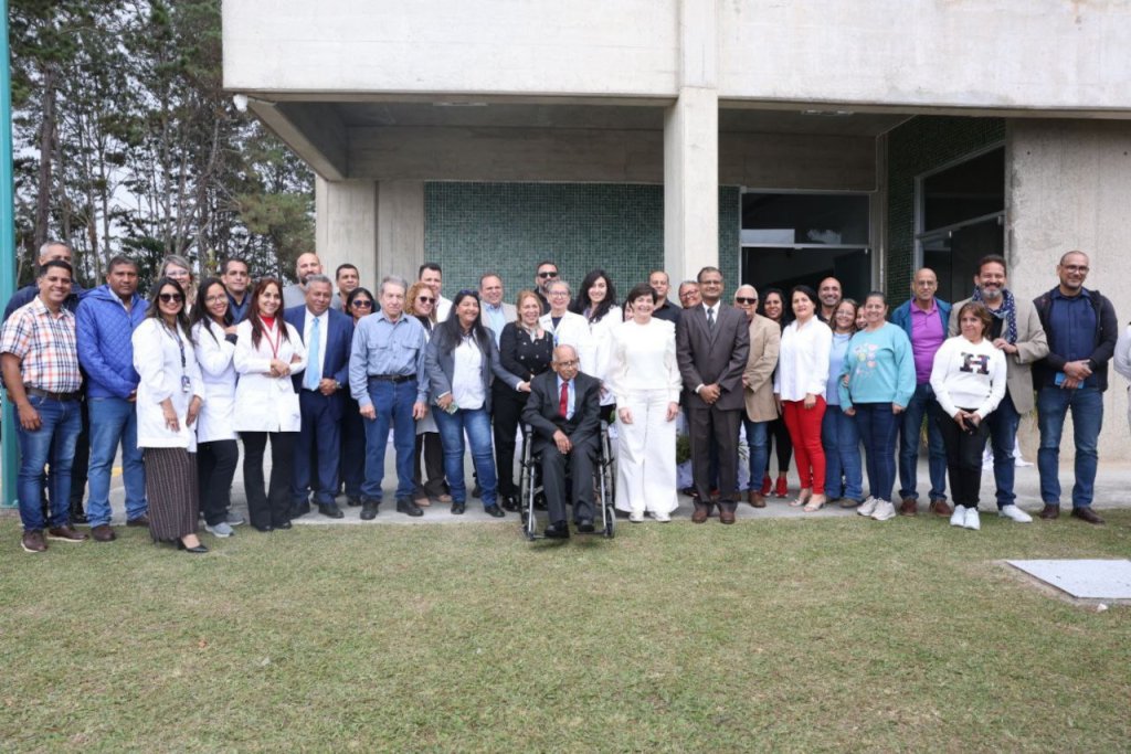Comunidad científica rinde homenaje en vida al Dr. Ajoy Kumar Banerjee