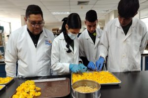 Lee más sobre el artículo Inzit capacita a estudiantes de agroalimentación en la conservación de semillas de ají