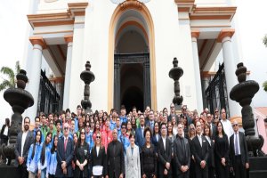 Lee más sobre el artículo Comunidad científica venezolana rinde honores al Dr. Humberto Fernández-Morán en el 102° aniversario de su natalicio