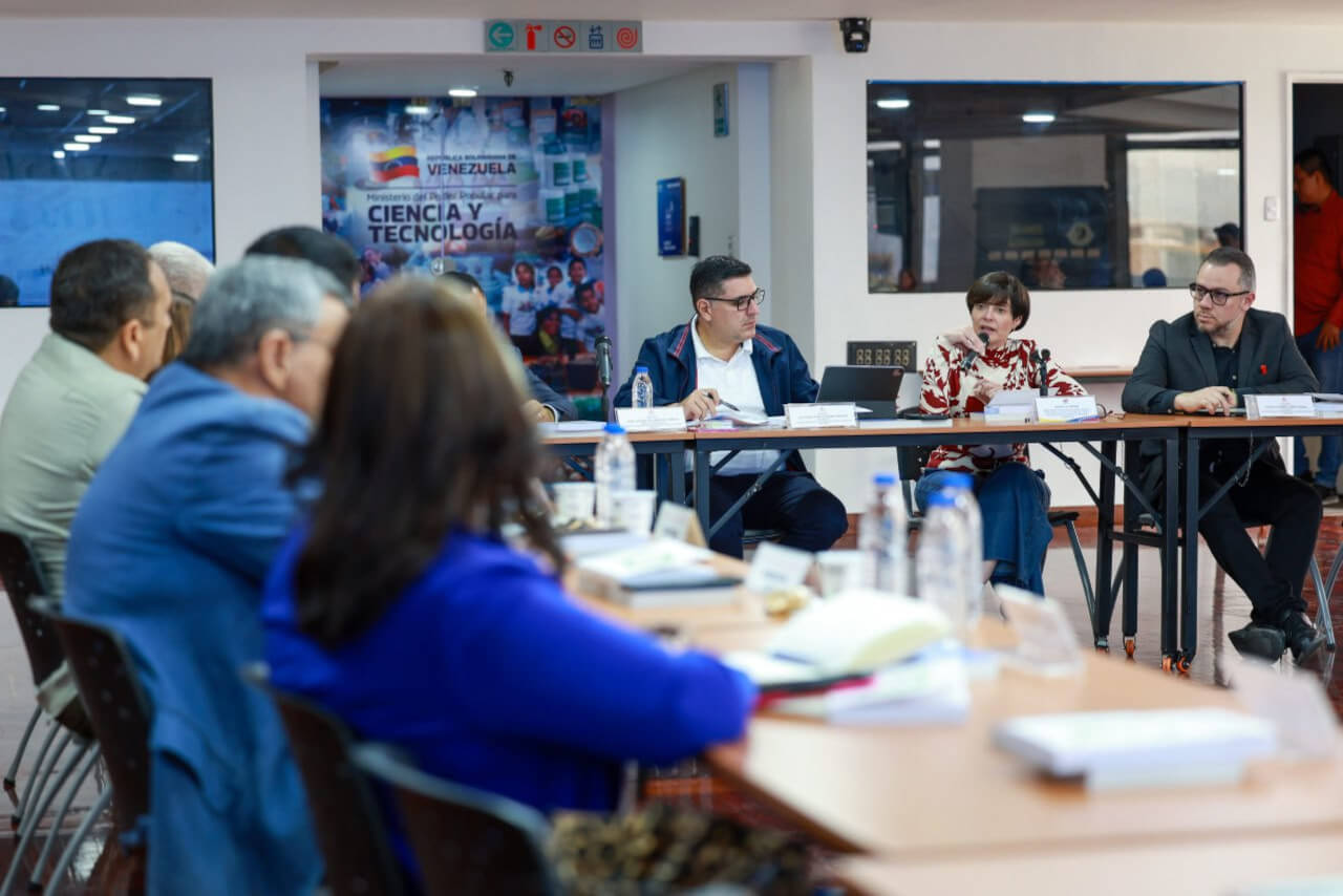 Lee más sobre el artículo Ministra Gabriela Jiménez propone marco jurídico integral para blindar soberanía digital ante la era de la IA