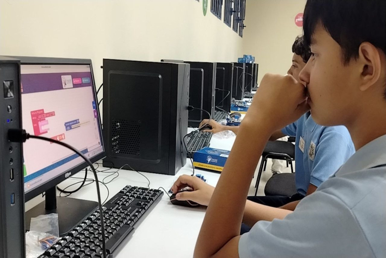 Lee más sobre el artículo Más de tres mil semilleros científicos larenses fortalecen conocimientos con kits Pequeños Ingenieros