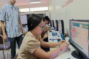 Lee más sobre el artículo Impulsan desarrollo de la ciencia en Trujillo con entrega de kits Pequeños Ingenieros