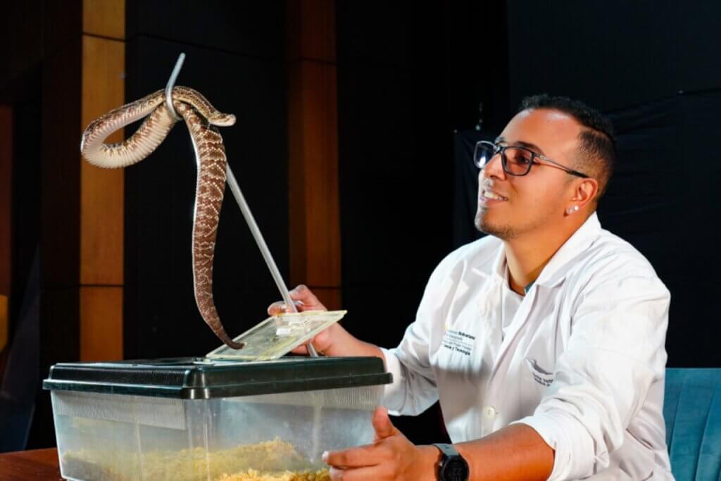 Investigador del IDEA destaca importancia de preservar las serpientes para garantizar producción de antivenenos