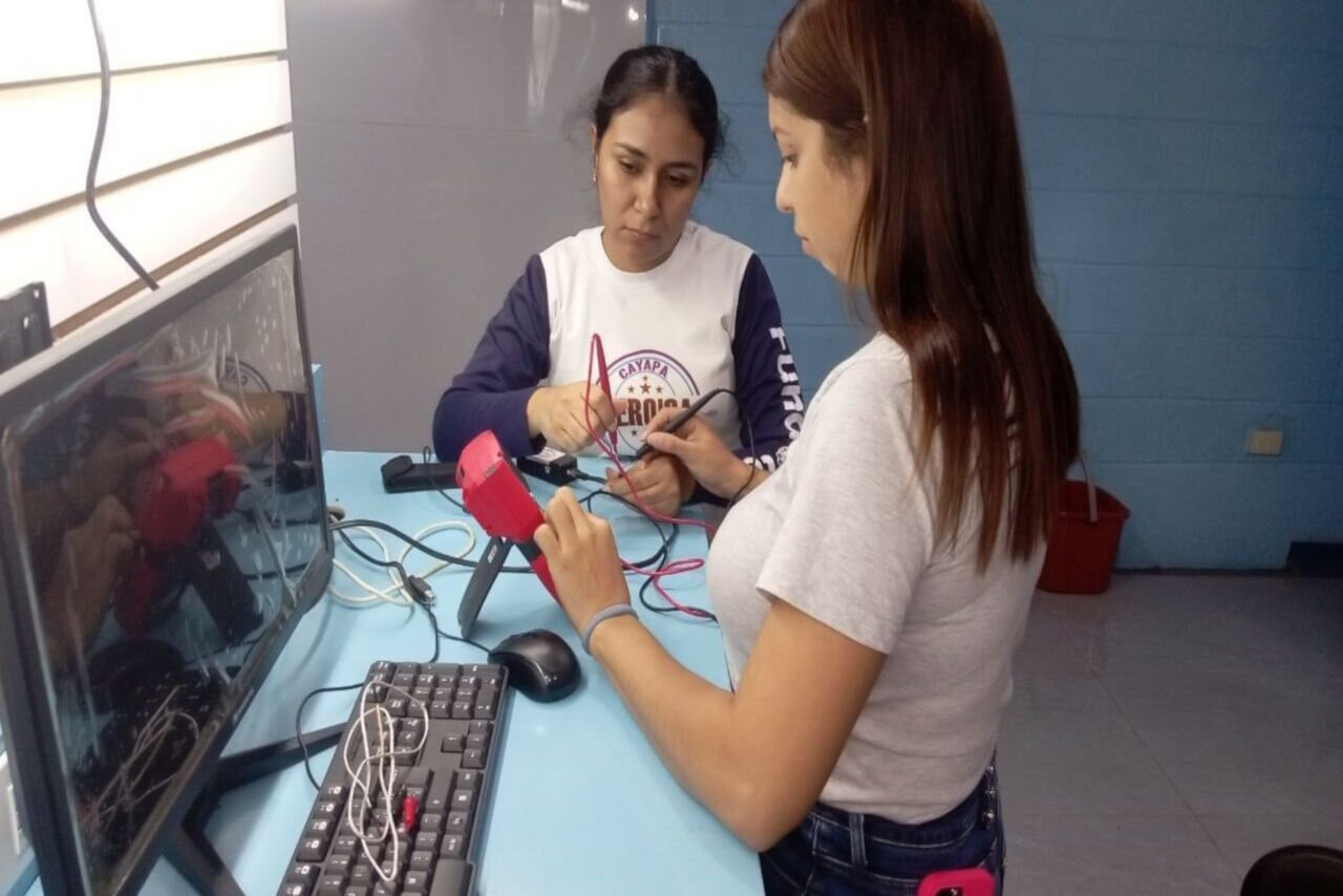 Lee más sobre el artículo Brigadistas de Cayapa Heroica reactivan equipos de alta precisión en Sucre